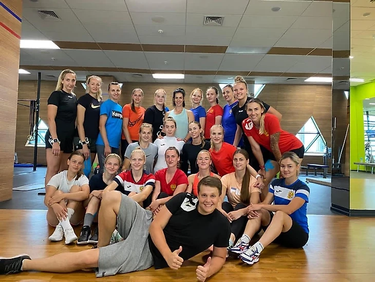 Olimpbet Cуперлига. Врач "Лады" Сергей Рахмаев: "С будущей женой Валентиной изначально были на вы", изображение №5