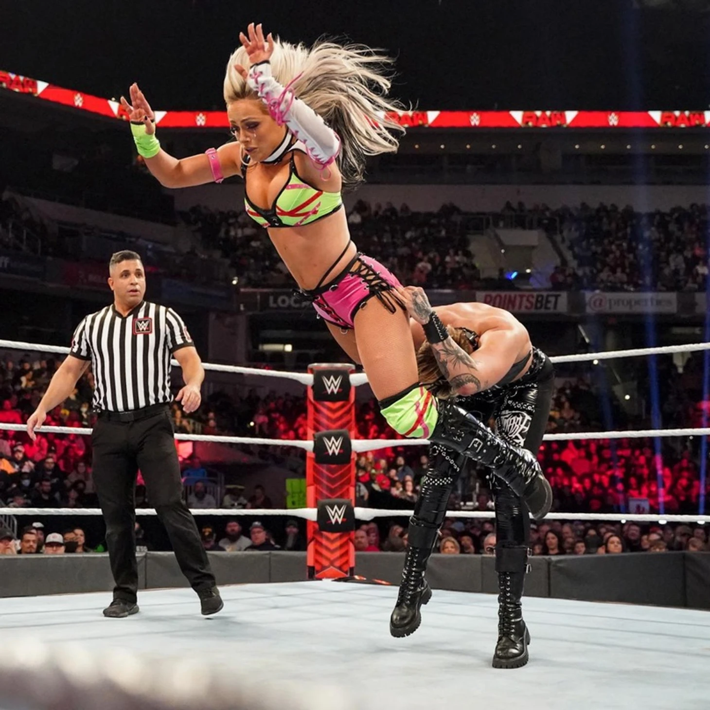 Обзор WWE Monday Night RAW 14.02.2022, изображение №16