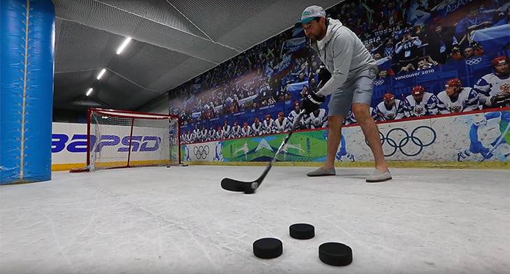 Пока лучшее видео бутылочного флэшмоба: Зарипов ювелирно сбил крышку шайбой