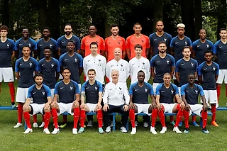 Какой будет защитная линия сборной Франции в заключительных играх отбора на ЧЕ?