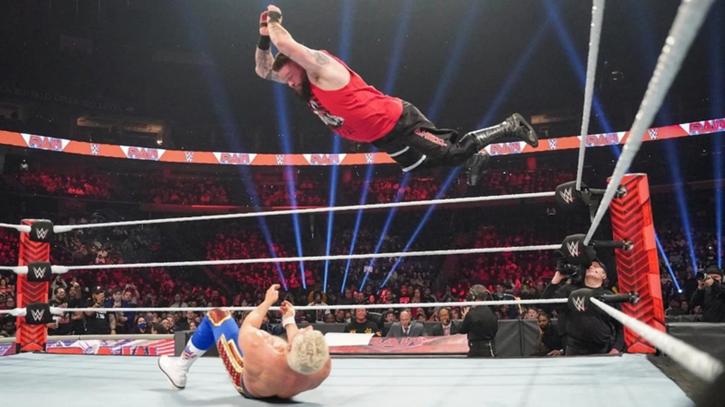 Обзор WWE Monday Night RAW 18.04.2022, изображение №29