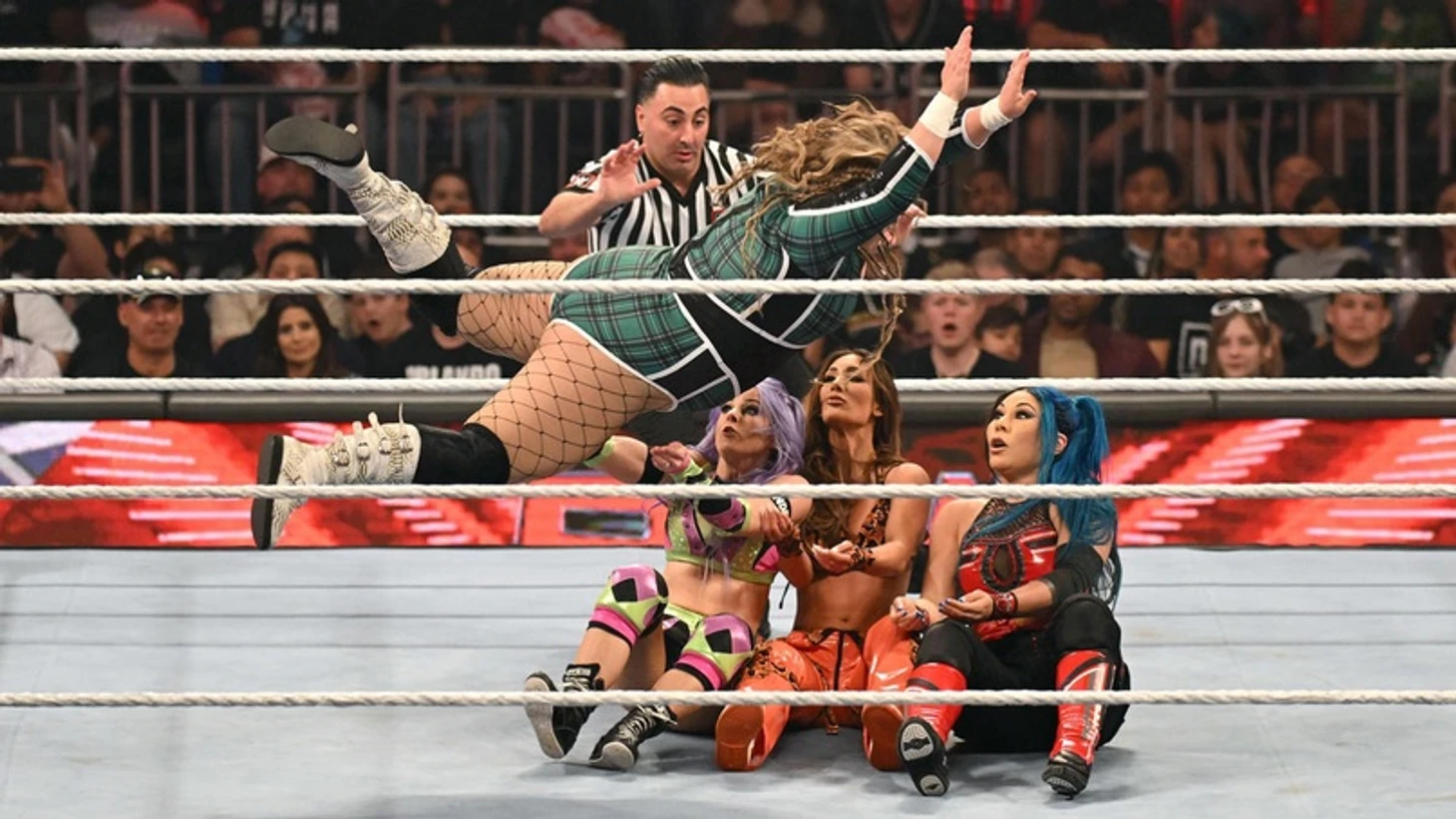 Обзор WWE Monday Night RAW 06.02.2023, изображение №16