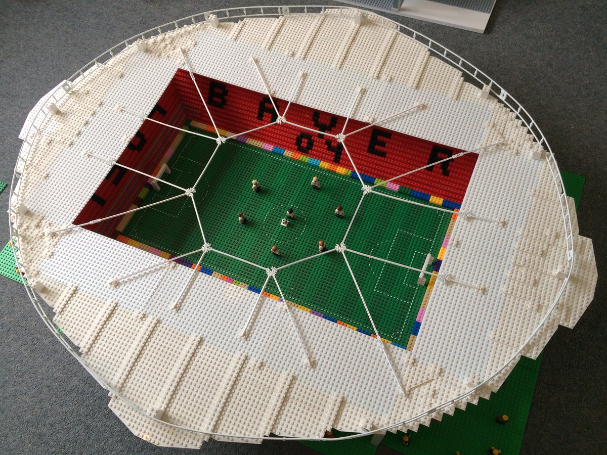 Пацан создает копии немецких стадионов из Lego