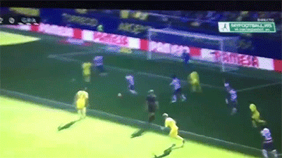 Воспитанник «Барселоны» выходит из-под прессинга «Вильярреала»