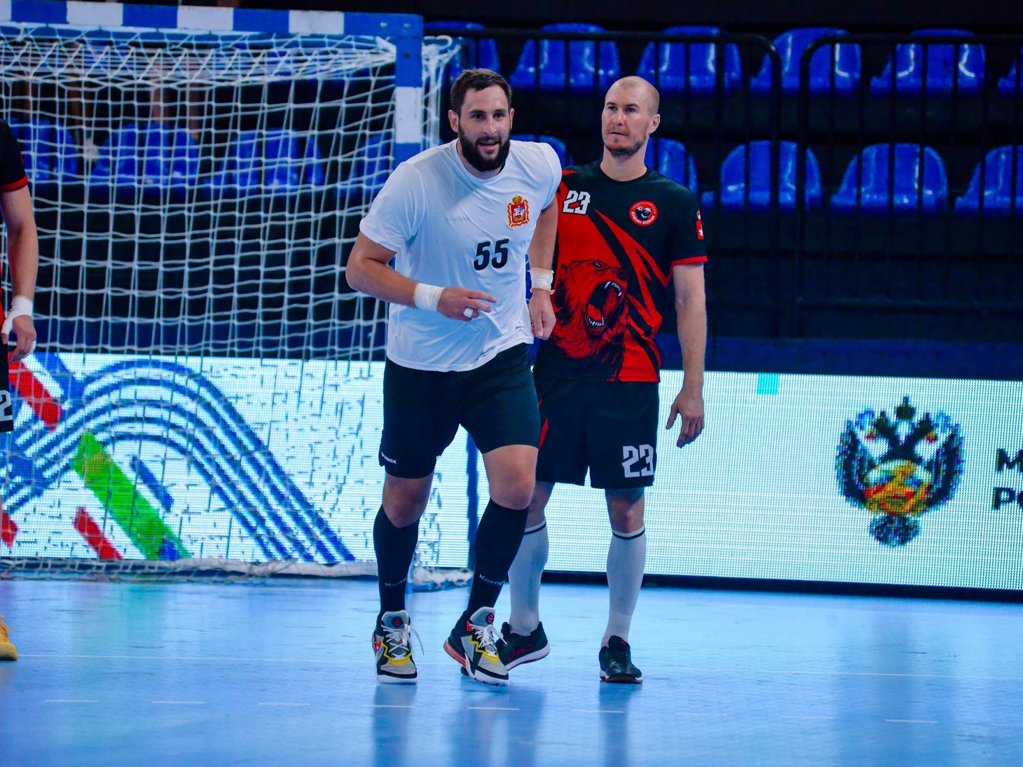 20 вопросов не о гандболе. Александр Ермаков: "Запрещаю себе газировку, сигареты и фастфуд", изображение №4