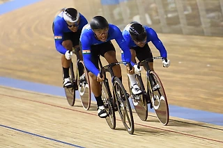 Роналдо и Дэвид Бэкхем выступают за сборную Индии по велоспорту на Играх Содружества