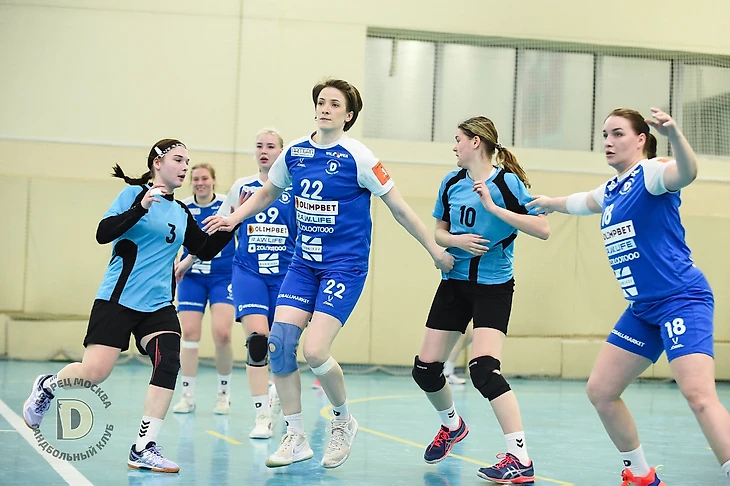 Первая лига. "Дворца" заманчивые своды. Золото Акопян, Муравьёвой и Филипповой, рекорд "Территории", изображение №2