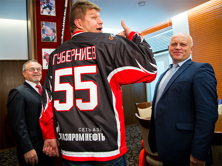 Губерниев приезжает на матч «Авангарда», «Сибирь» проигрывает дома и другие итоги игрового дня КХЛ