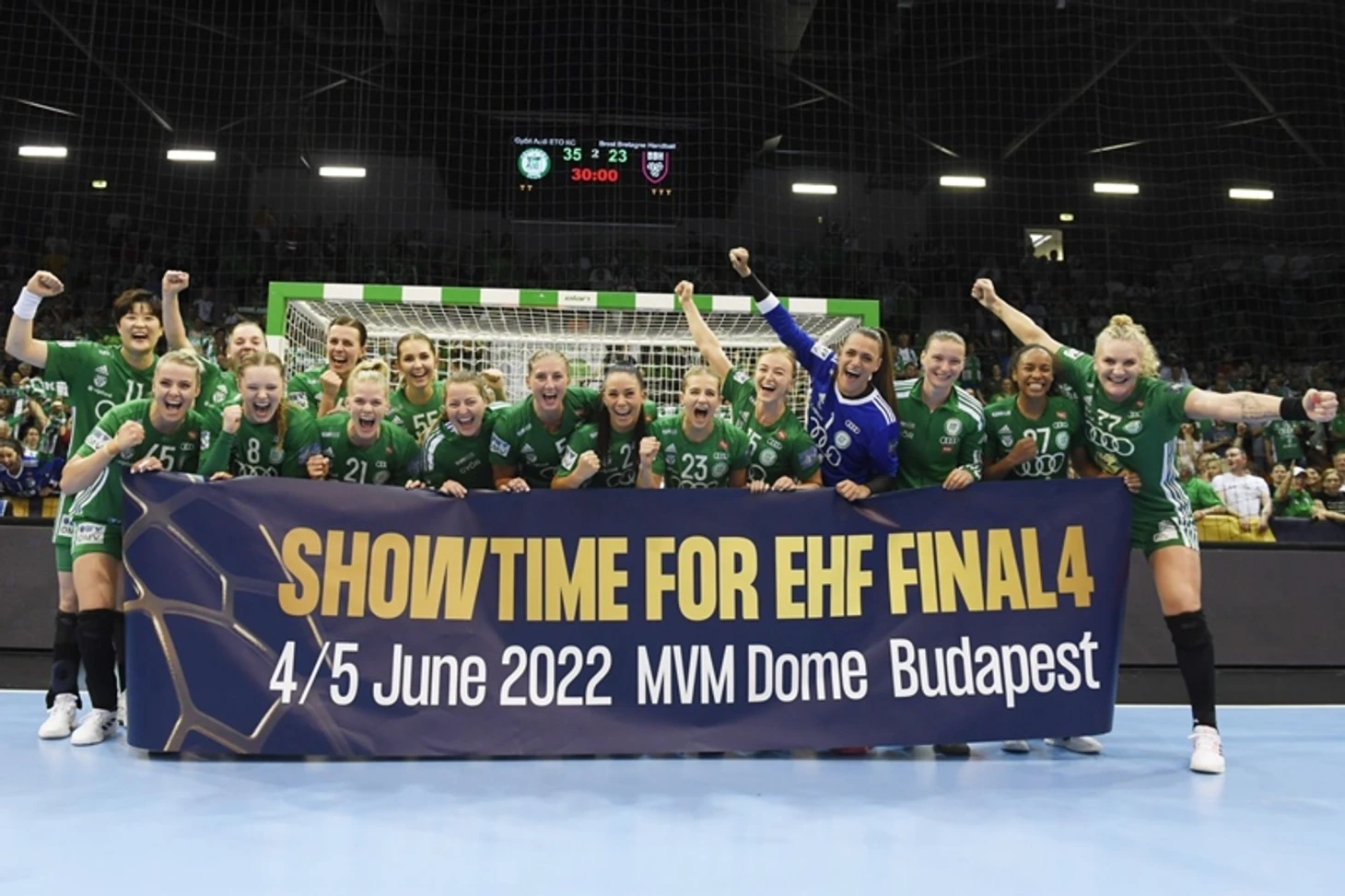 Лига чемпионов. Путь в "финал четырёх": управляемый хаос "Дьёра" и превращение "гадюк" в удавов, изображение №1