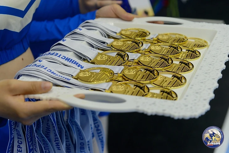 Молодёжное первенство. Алексей Жаворонков: "Пообещали девчонкам: возьмёте золото — закажем пароход!", изображение №2