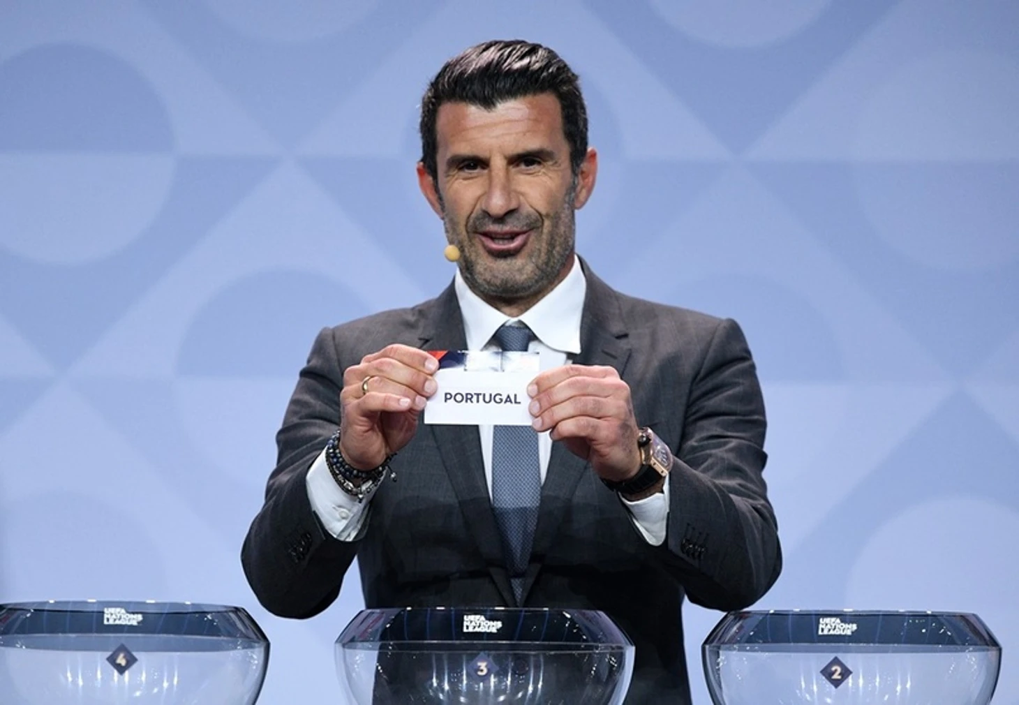 Луиш Фиго проводил жеребьевку