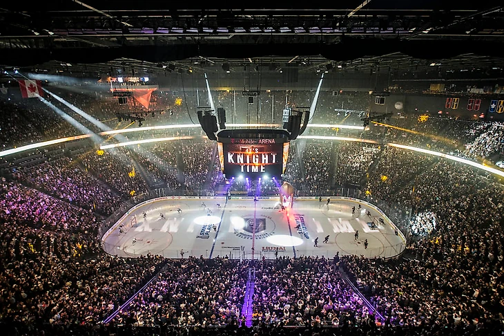 The Golden Knights and Los Angeles Kings take the ice before the start of game one of the first round playoff series Ð² Ñ�Ñ�ÐµÐ´Ñ�, 11 Ð°Ð¿Ñ�ÐµÐ»Ñ� 2018 Ð³Ð¾Ð´Ð°, Ð½Ð° T-Mobile Arena, Ð² Ð�Ð°Ñ�-Ð�ÐµÐ³Ð°Ñ�Ðµ. Ð�ÐµÐ½Ð´Ð¶Ð°Ð¼Ð¸Ð½ Ð¥ÐµÐ¹Ð³ÐµÑ� ...