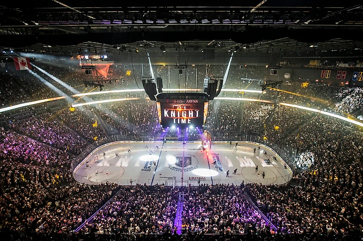 The Golden Knights and Los Angeles Kings take the ice before the start of game one of the first round playoff series в ��ед�, 11 ап�ел� 2018 года, на T-Mobile Arena, в �а�-�ега�е. �енджамин Хейге� ...
