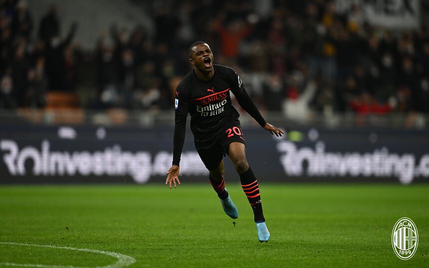 Красавчик Калулу - невероятный и чумовой Пьерино! В Миланелло его обожают. Он, кажется, ещё и бомбардир