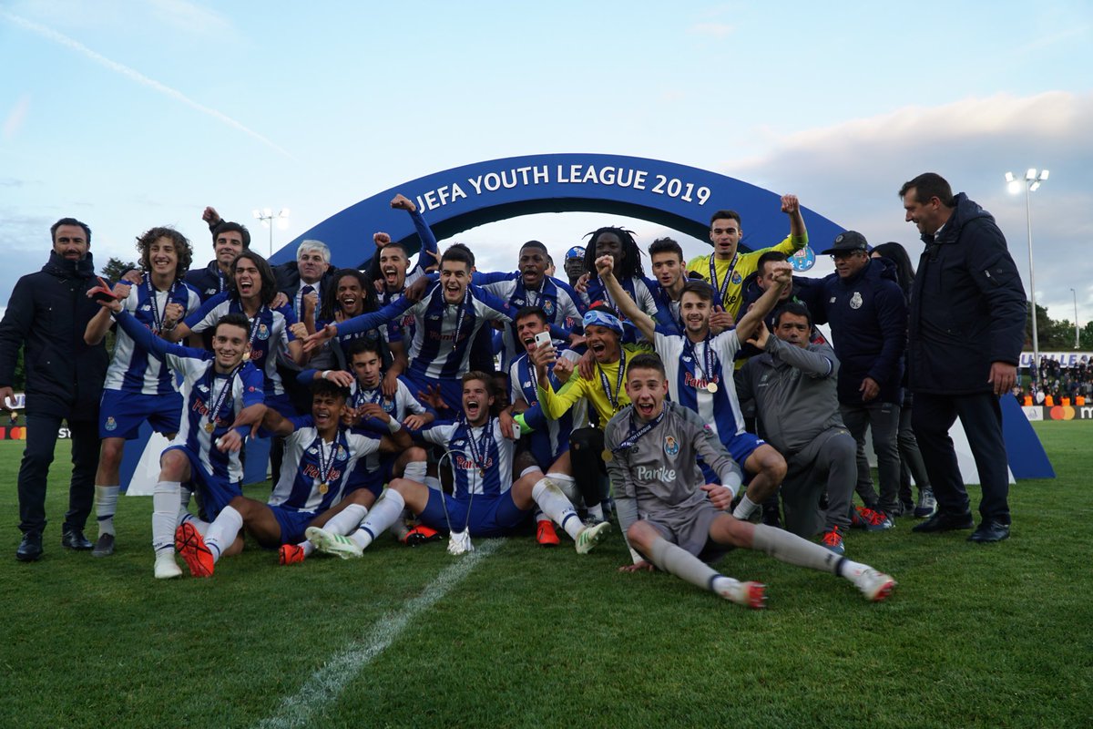 Первая португальская команда, ставшая чемпионом Европы U-19