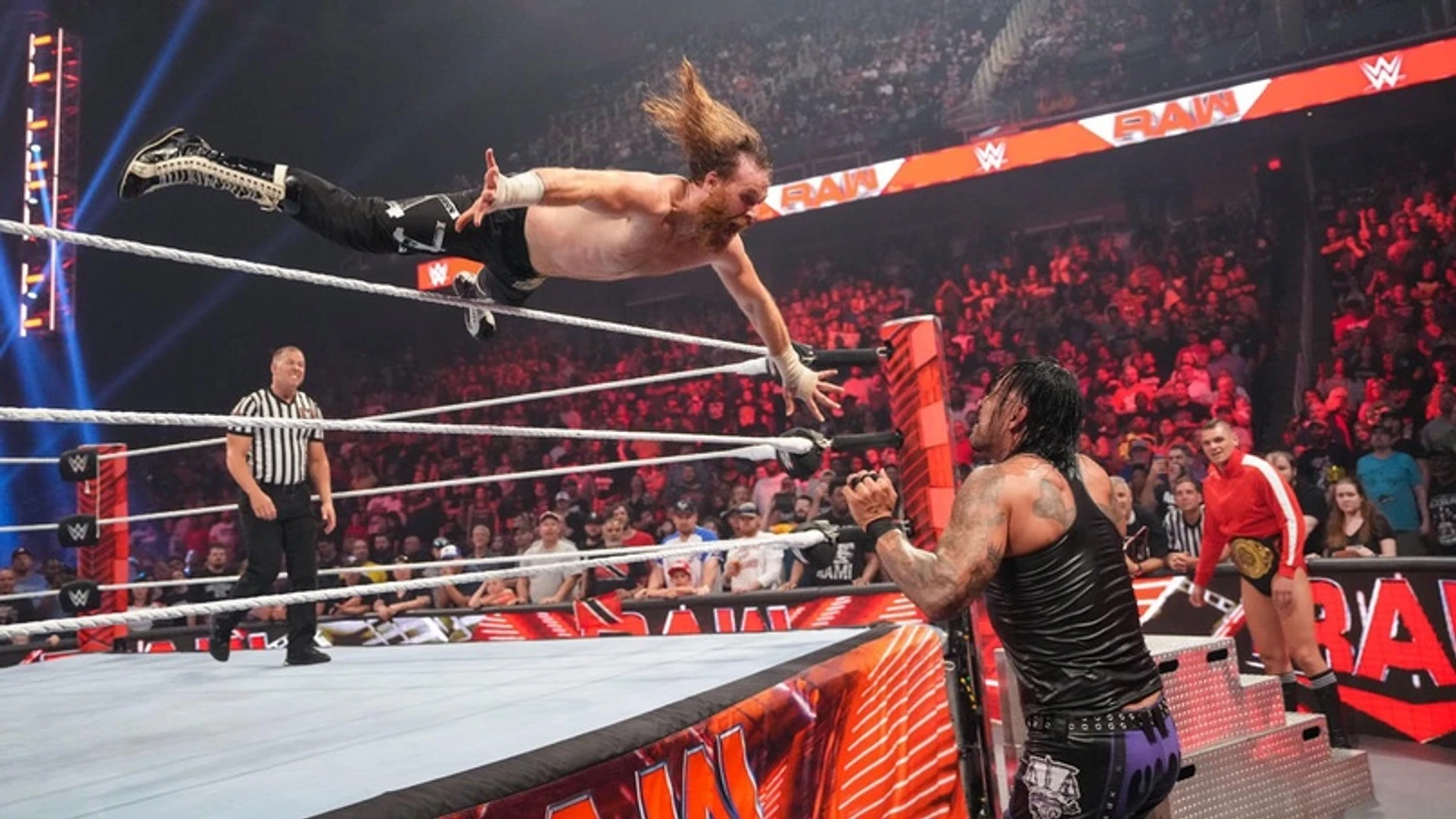 Обзор WWE Monday Night RAW 15.05.2023, изображение №34