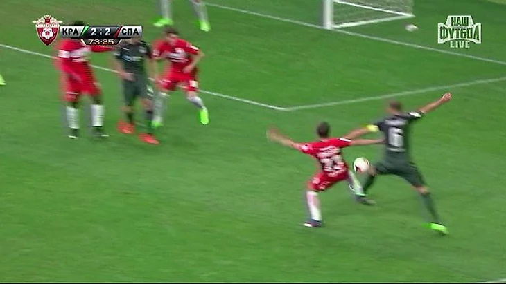 72-я минута. Столкновение Дмитрия КОМБАРОВА и Андреаса ГРАНКВИСТА.