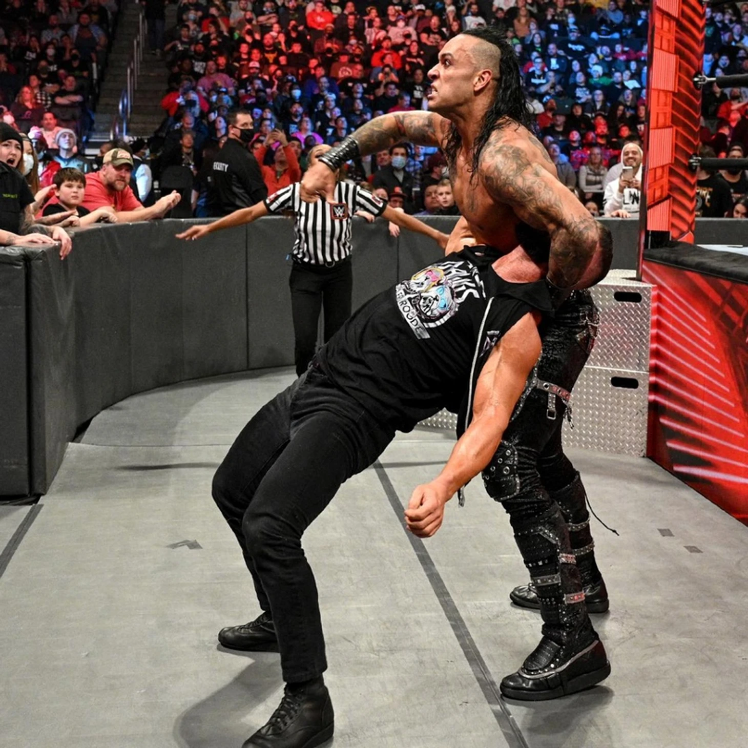 Обзор WWE Monday Night RAW 20.12.2021, изображение №17