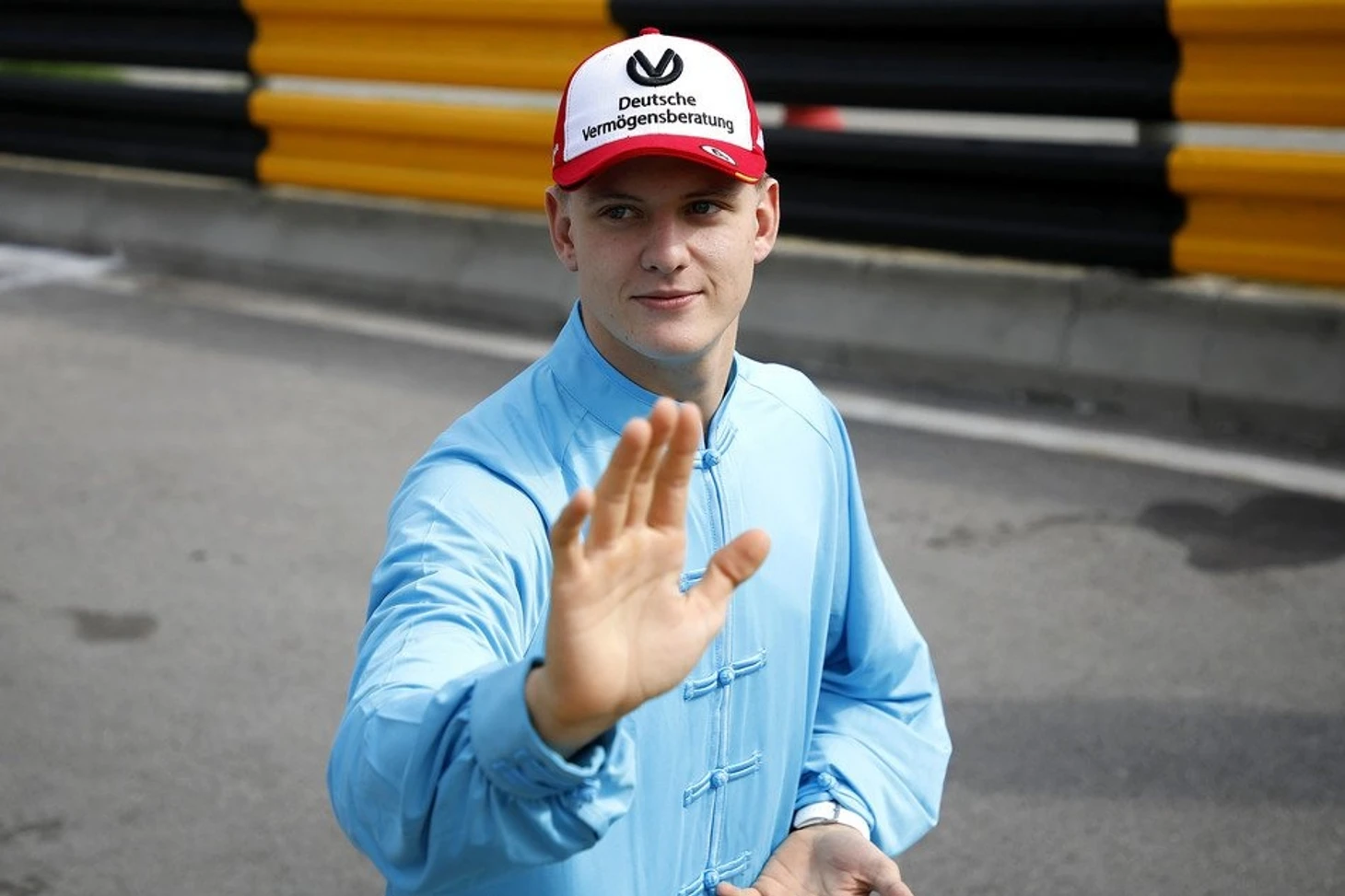 f3