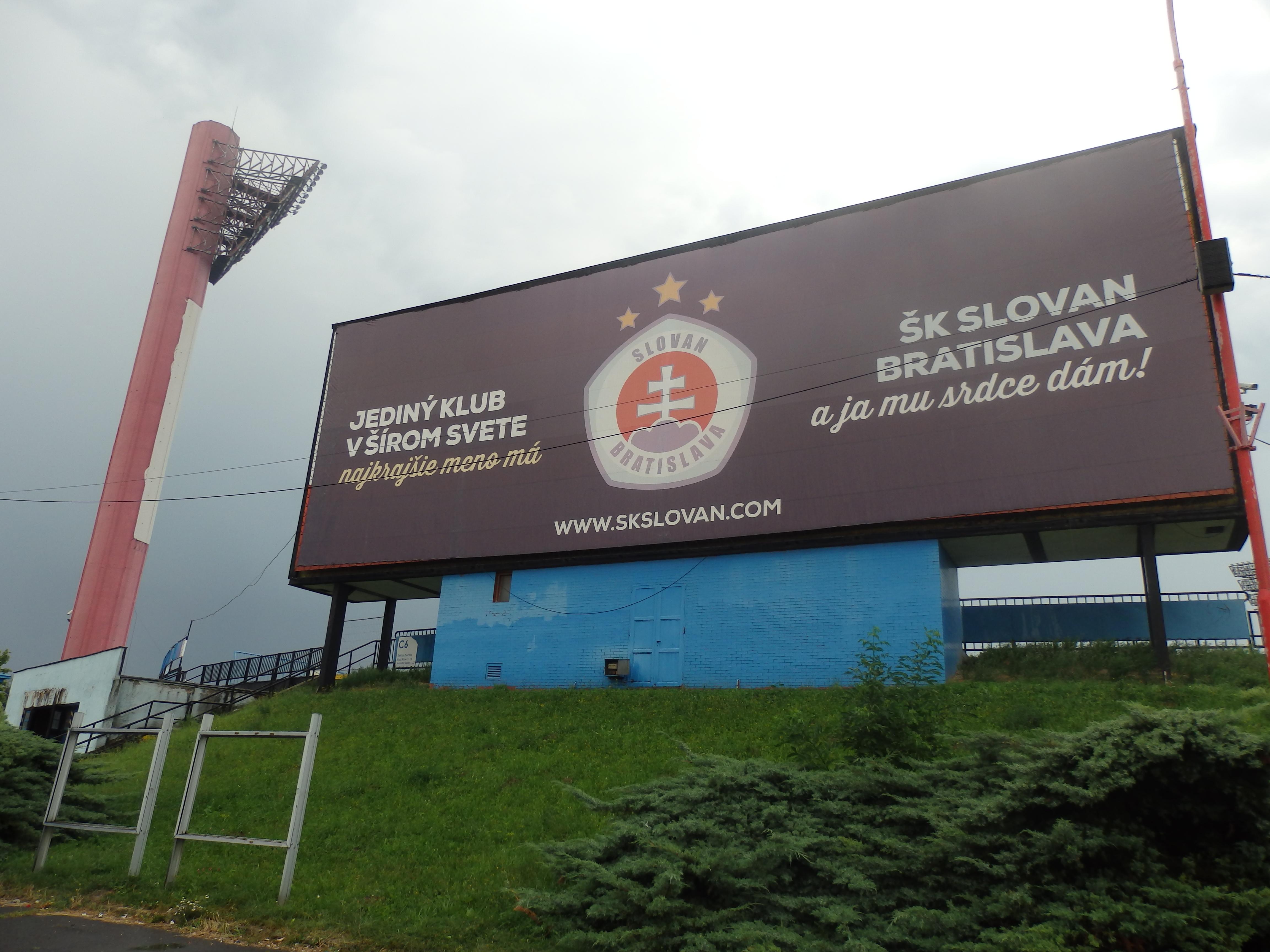Братислава.  «Слован» - единственная команда в элите из столицы и легендарный стадион, которому не долго осталось