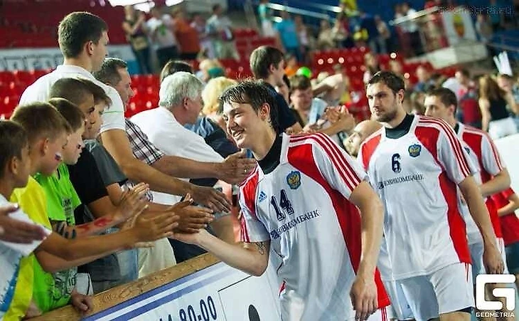 Дмитрий Житников в журнале "Быстрый центр". Детская привычка не опаздывать, изображение №6