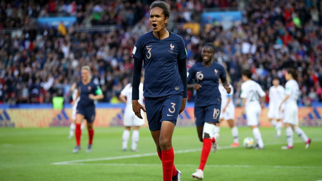 «Она как Ван Дейк». Рекордно высокая защитница из Франции «вынесла» Южную Корею