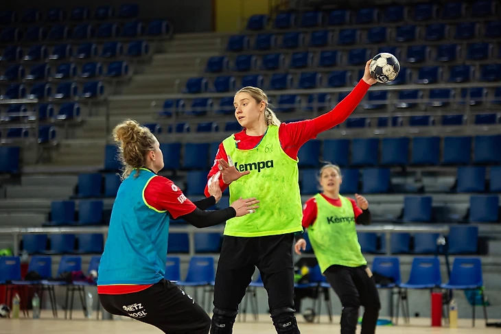 Наши в Европе. Валерия Маслова: "Буду смотреть на океан и скучать по тем, с кем подружилась в Меце!", изображение №3