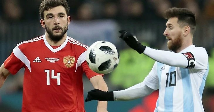 Георгий Джикия и Лео Месси. Товарищеский матч Россия-Аргентина