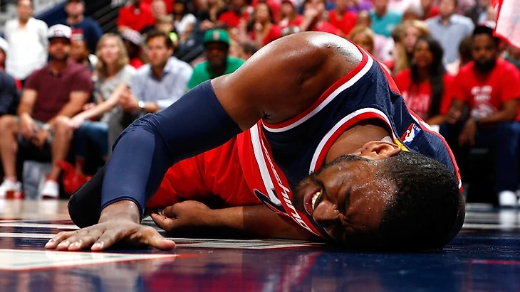 Травма руки Уолла во время 1-го матча серии с Атлантой. 2015 год.