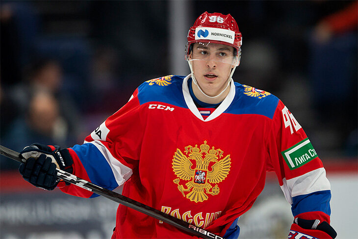 Очень странные дела в сборной России: лучшего игрока СКА сначала держали в запасе, а теперь отправили домой из-за сомнительной травмы