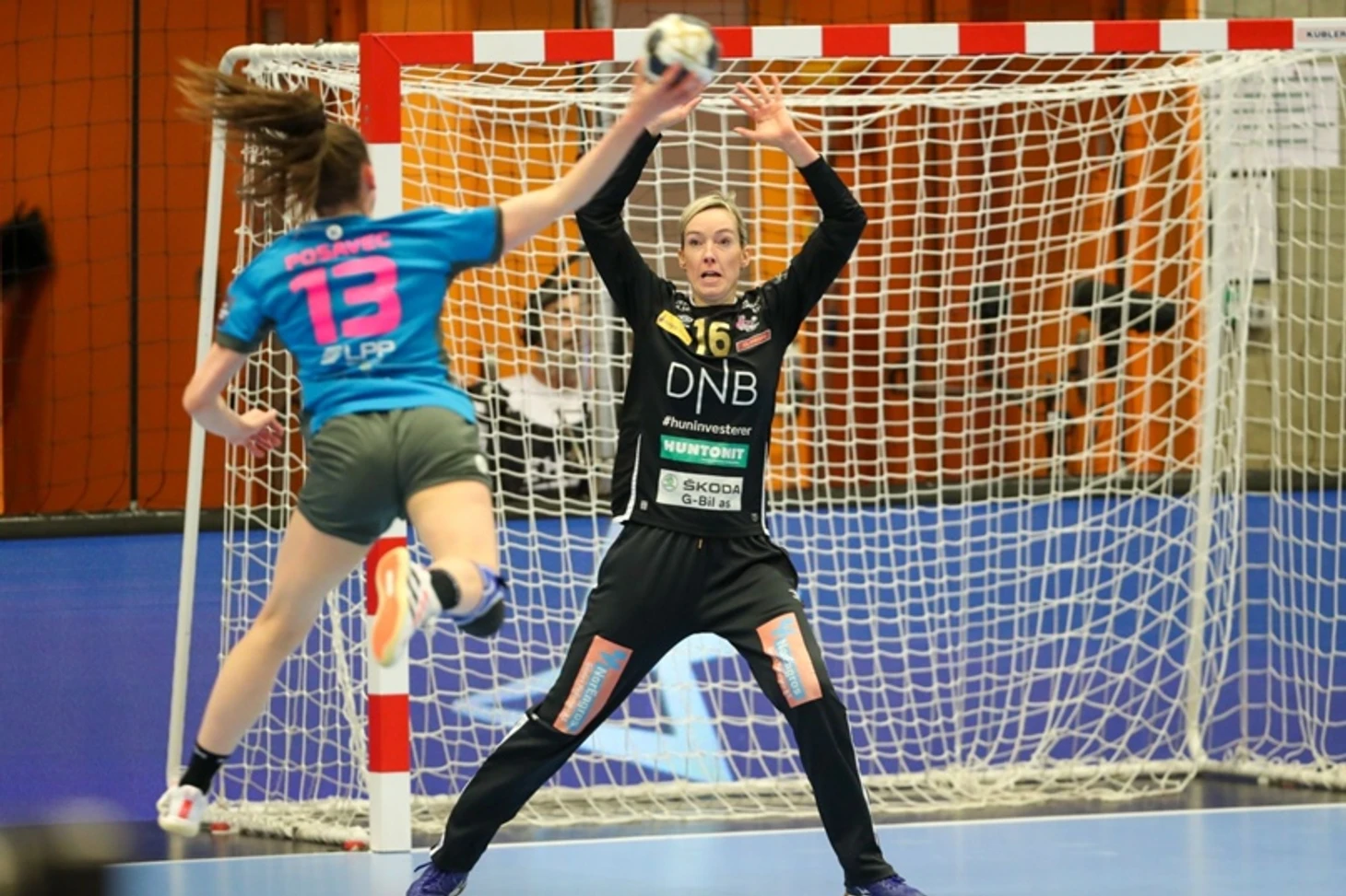 Лига чемпионов. Путь в "финал четырёх": управляемый хаос "Дьёра" и превращение "гадюк" в удавов, изображение №3