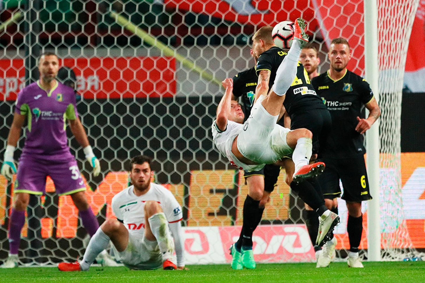 «�окомо�ив» � «Ро��ов» � 2:1. Уда� �ми��и� �а�инова �е�ез �еб�.