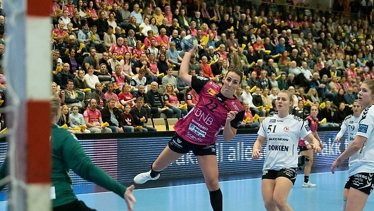 Лига чемпионов. Румынские контрасты рестарта. "Вылча" громит, "Бухарест" громят, изображение №1