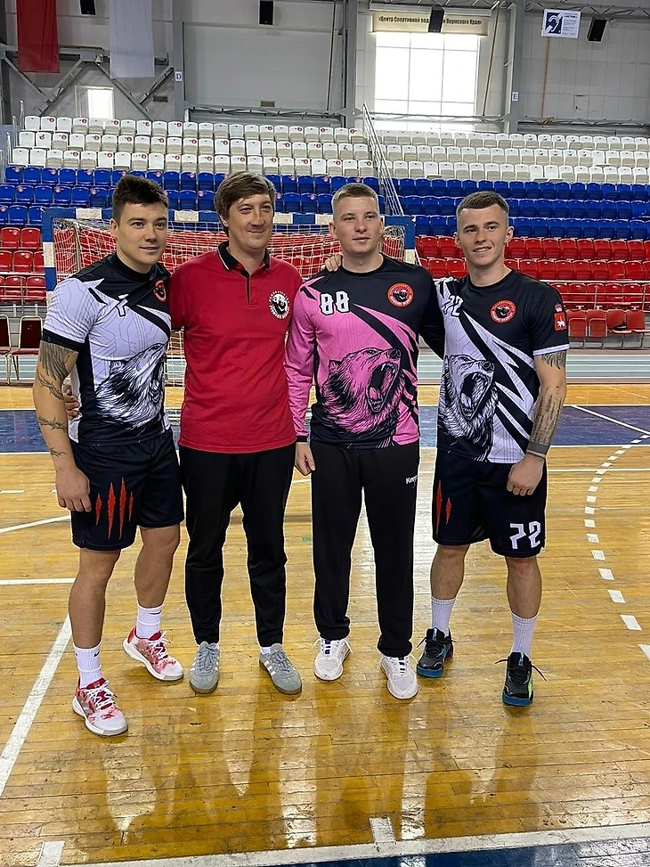 Слева направо — Сергей Кузьмин, его брат и тренер вратарей Максим Кузьмин, Александр Попов и Дмитрий Калугин