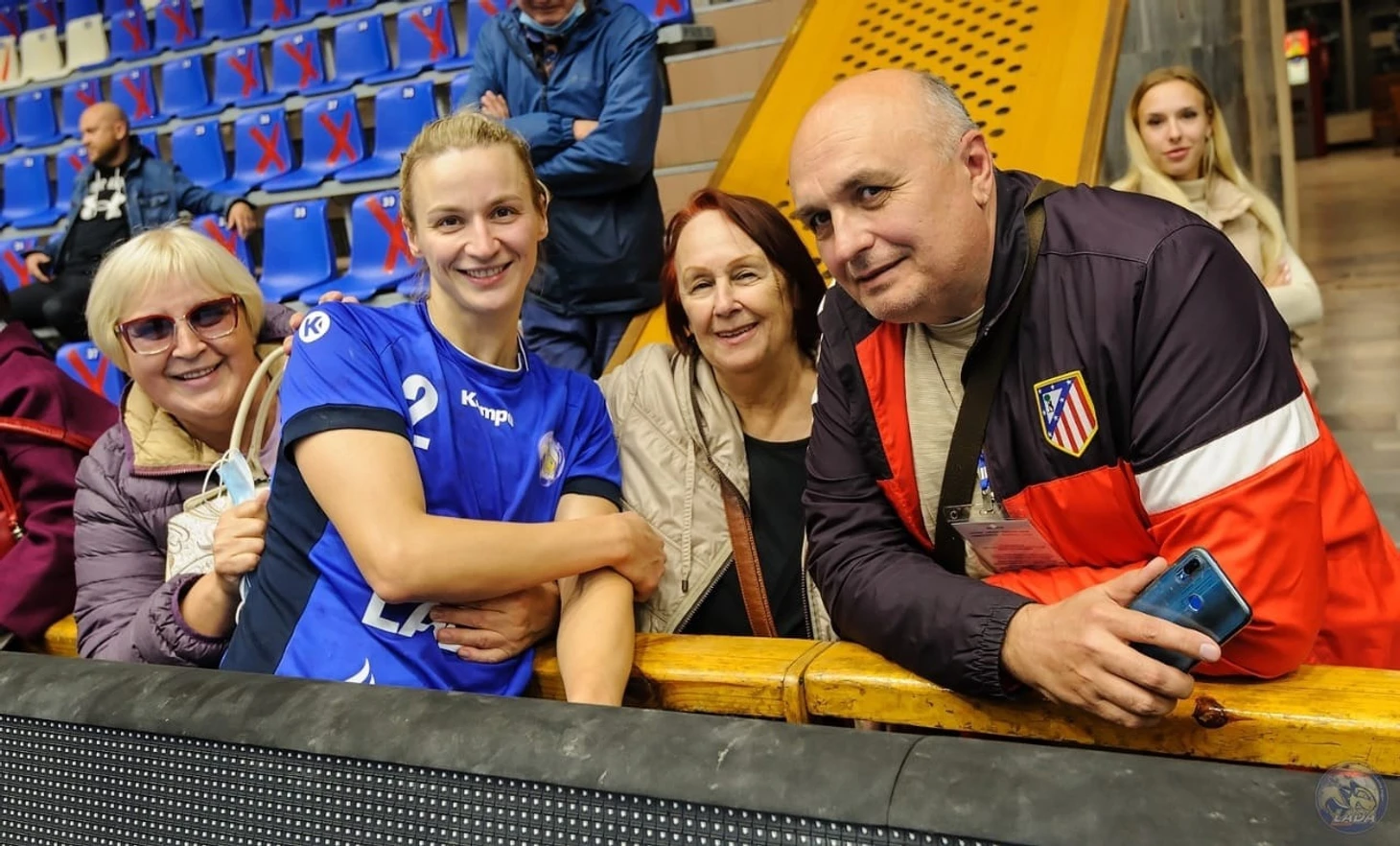 Ольга с мамой Ириной, бабушкой Валентиной Яковлевной и папой Игорем