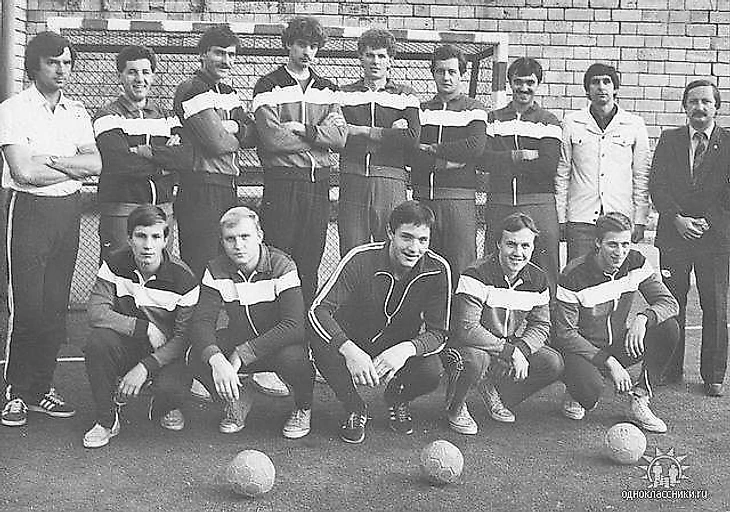 Кишинёвская команда ДСК-1. Александр Коваленко — 5-й в верхнем ряду. Владислав Калараш — по центру в нижнем ряду