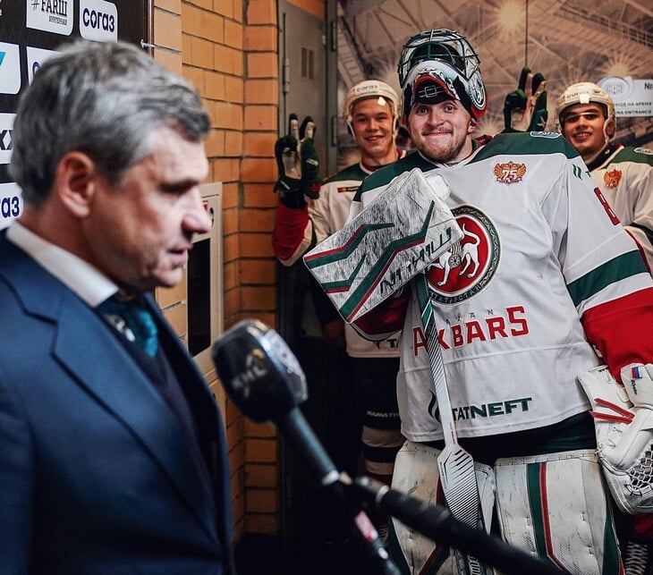 У Квартальнова – 500 побед в КХЛ. Юбилейную принес клиент его сына-агента