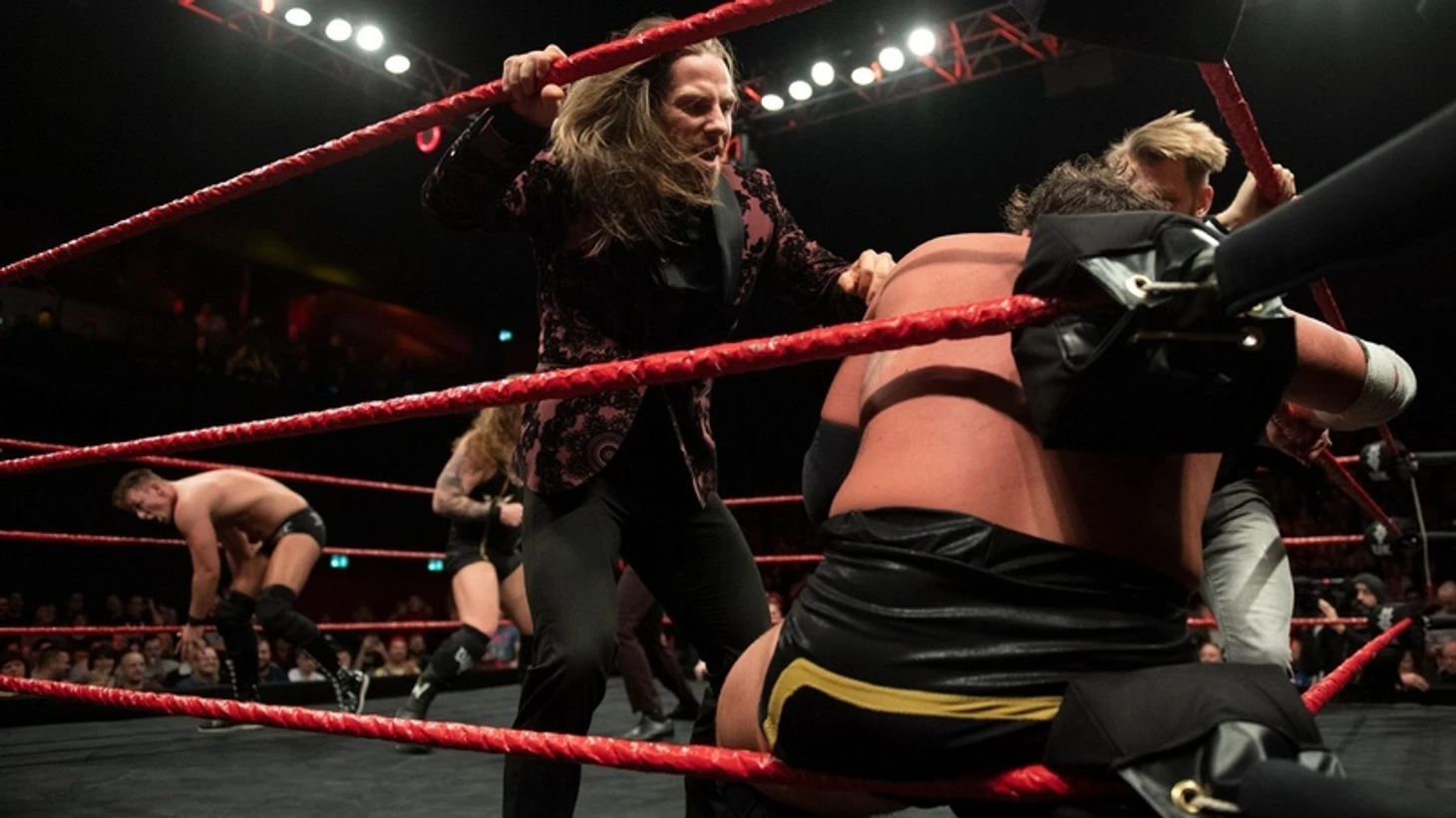 Обзор NXT UK 12.12.2019, изображение №10