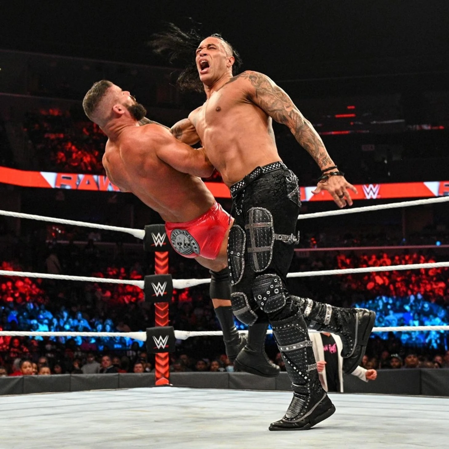Обзор WWE Monday Night RAW 06.12.2021, изображение №14