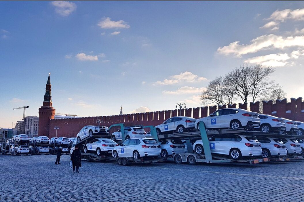 Вручение олимпийцам автомобилей на красной площади