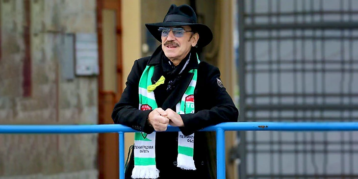 Боярский в шарфе ФК &quout;Тосно&quout;