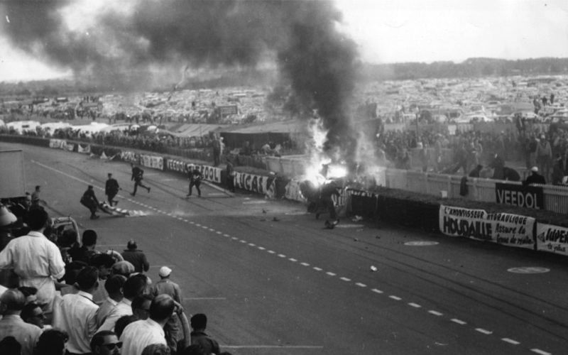 Самая кровавая авария в автоспорте произошла 65 лет назад в Ле-Мане. Погибло 82 человека