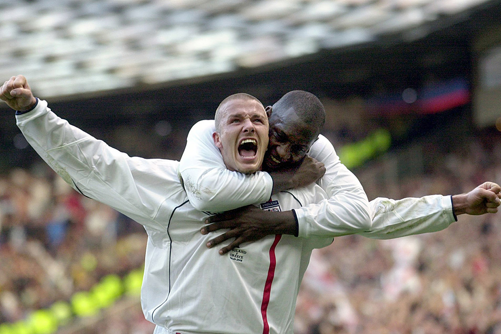 19 лет назад Дэвид Бекхэм положил нереальную красоту в ворота сборной Греции