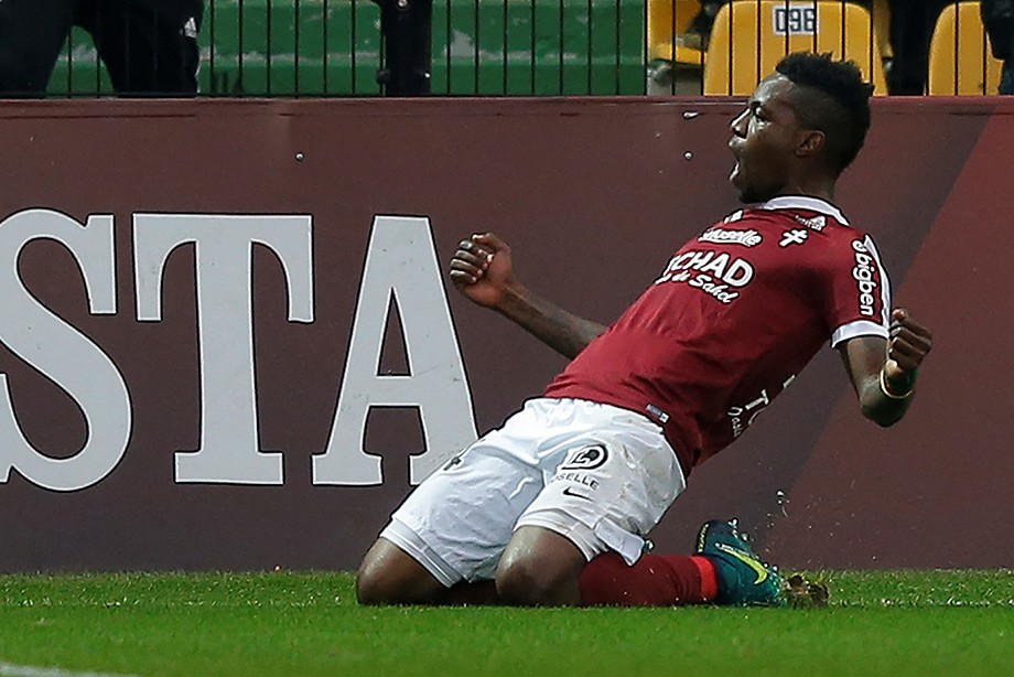 Опорник со скамейки сборной Камеруна. Кто может перейти в «Спартак»