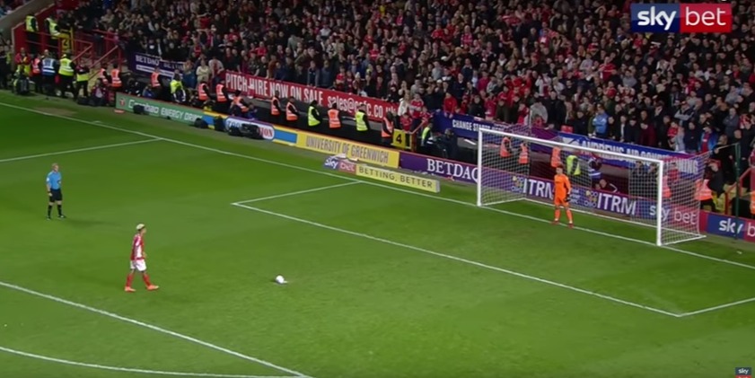 Самый спокойный пенальти в истории от игрока «Чарльтона». Кажется, у парня вообще нет нервов