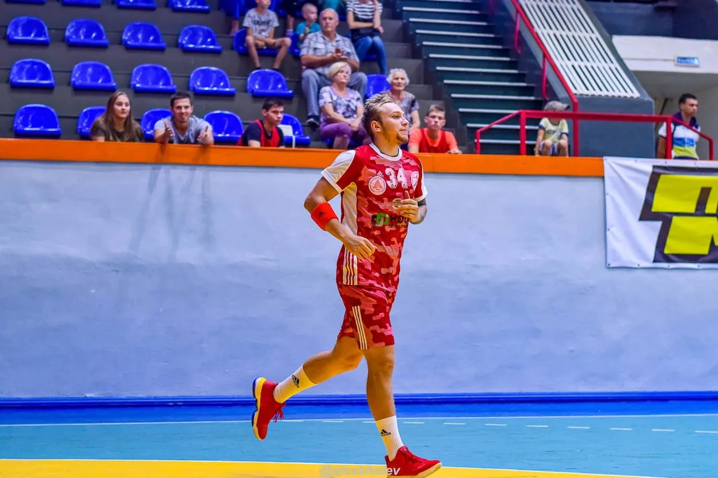 В форме &quout;Донских казаков&quout;