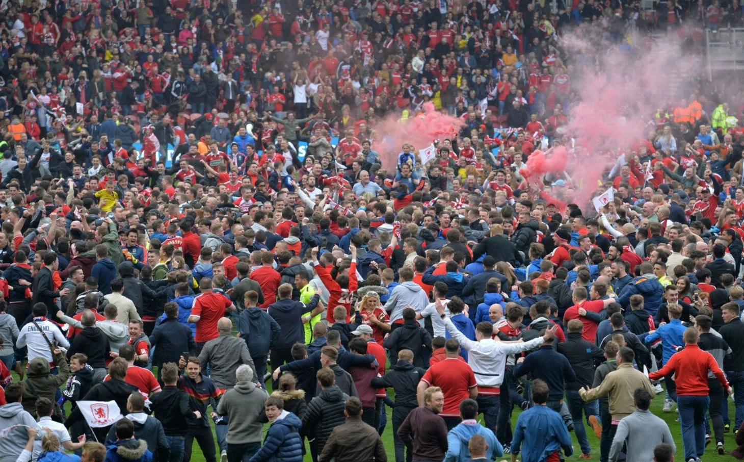 Pitch_invasion