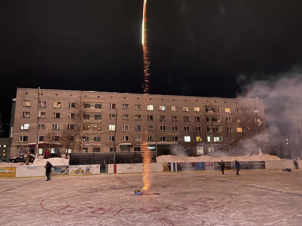 Фрагмент салюта после турнира в Беломорске