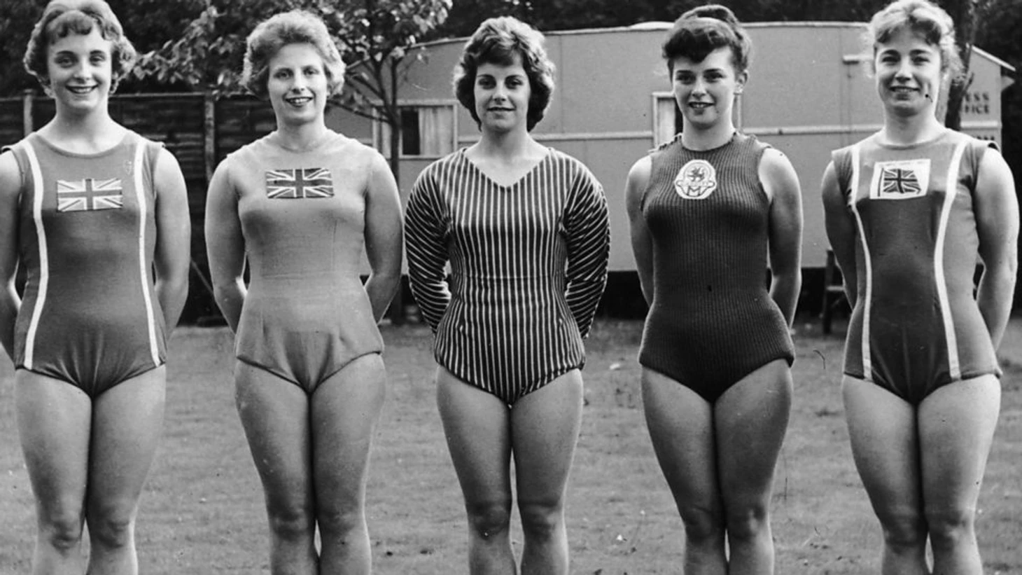 Женская сборная Великобритании по спортивной гимнастике. Июль 1960 г. Гвинед Лингард (в центре). Фото: BBC. com