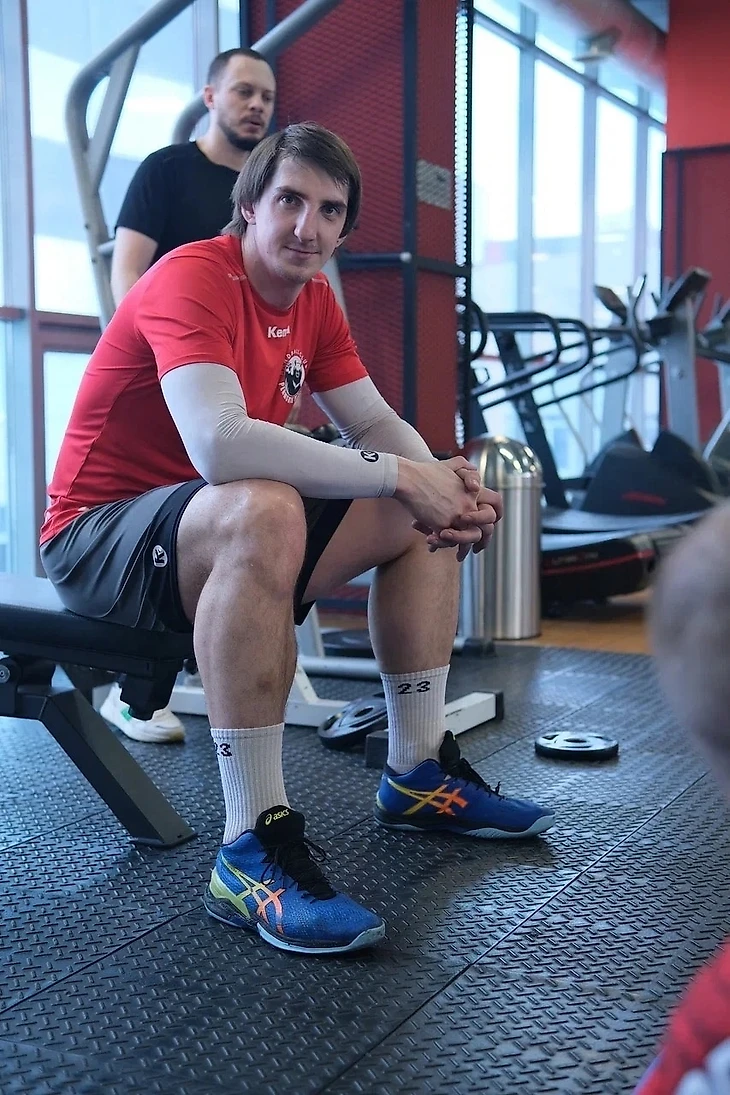 Olimpbet Cуперлига. Виктор Зайцев: "В футболе был вратарём. В гандболе тоже в "рамке" попробовал…", изображение №1